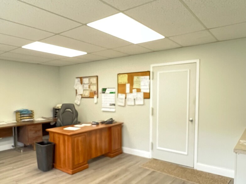 More Photos Of 100-122 Keyland Ct, Bohemia Warehouse For Sale