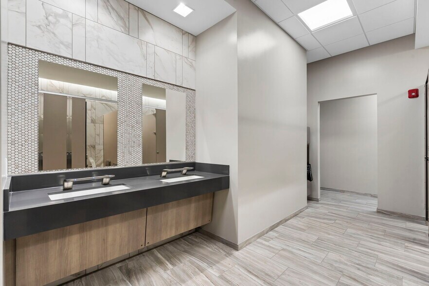 More Photos Of 1724 S Luster Ave, Springfield Office For Lease