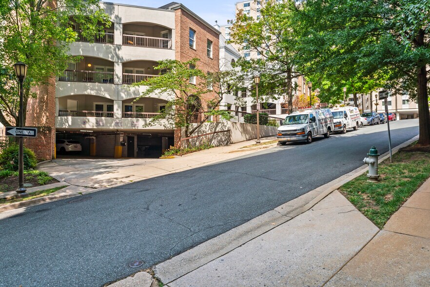 More Photos Of 4600 N Park Ave, Chevy Chase Medical For Sale