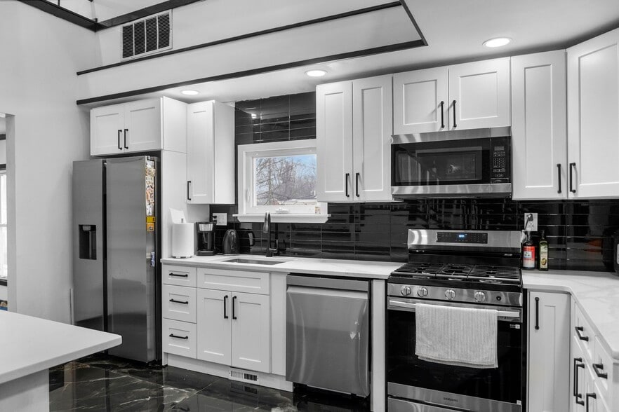 More Photos Of 17-19 Silver Ln, East Hartford Apartments For Sale