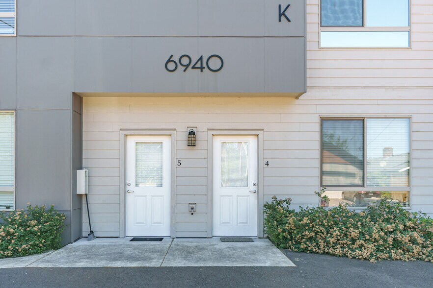 Primary Photo Of 6930-6940 SE Long St, Portland Apartments For Sale