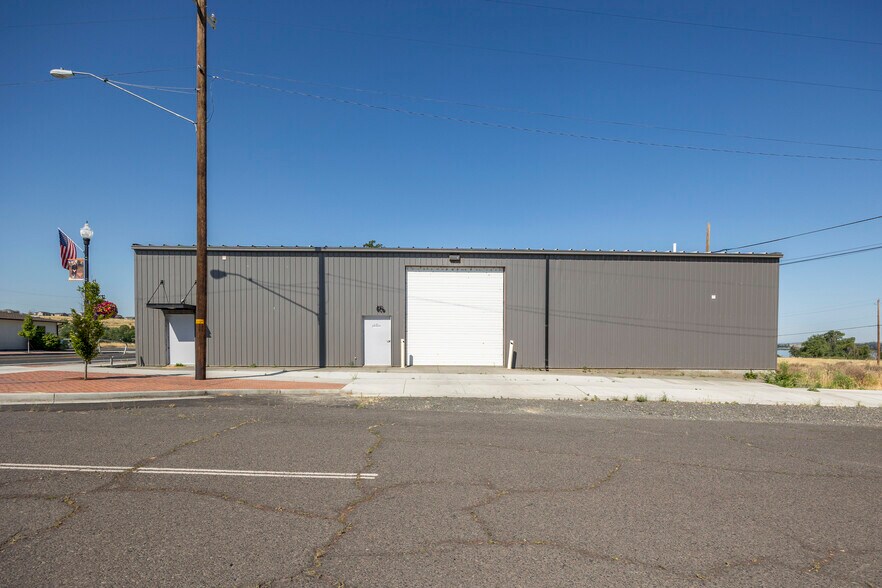 More Photos Of 323 6th St, Umatilla Industrial For Lease