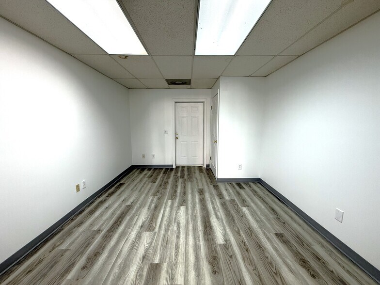 More Photos Of 207 W Main St, Mayodan Storefront Retail Residential For Sale