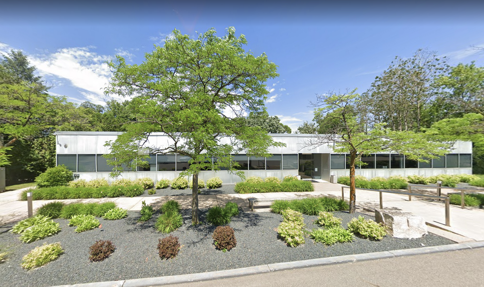 Primary Photo Of 1000 Parkers Lake Rd, Minnetonka Office For Lease