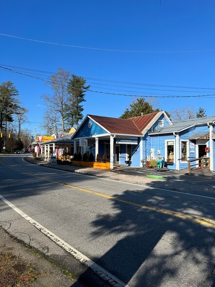 More Photos Of 2731 Greenville Hwy, Flat Rock Office For Lease