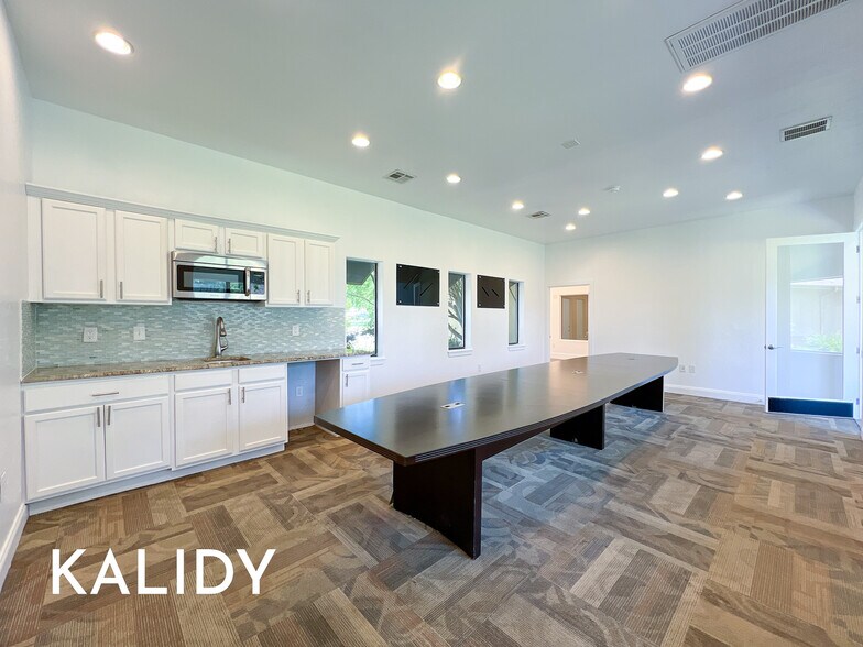 More Photos Of 14909 N Kelly Ave, Edmond Loft Creative Space For Sale