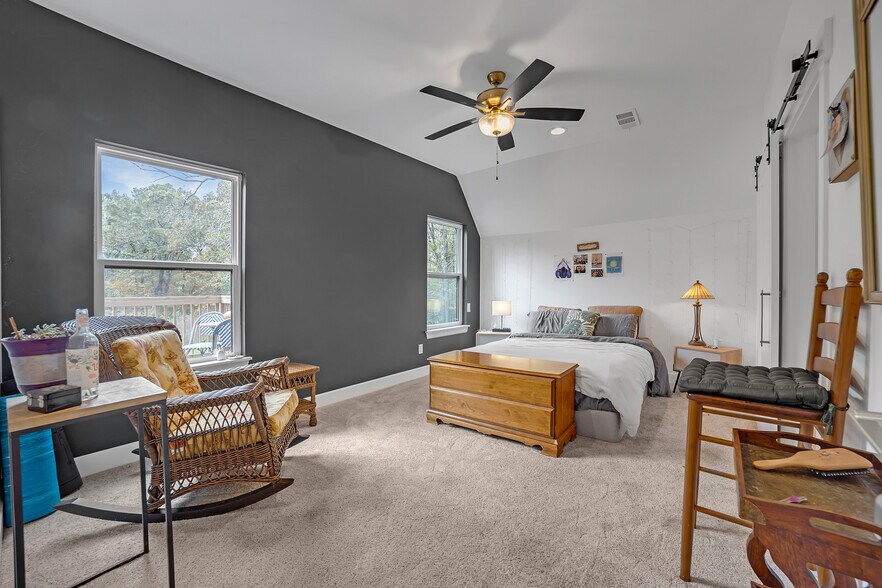 More Photos Of 446724 E 390 Rd, Langley Hotel For Sale