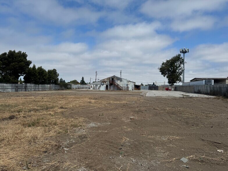 More Photos Of 4901 Tidewater Ave, Oakland Warehouse For Lease
