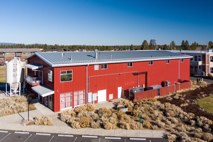 More Photos Of 265-275 W Barclay Dr, Sisters Distribution For Lease