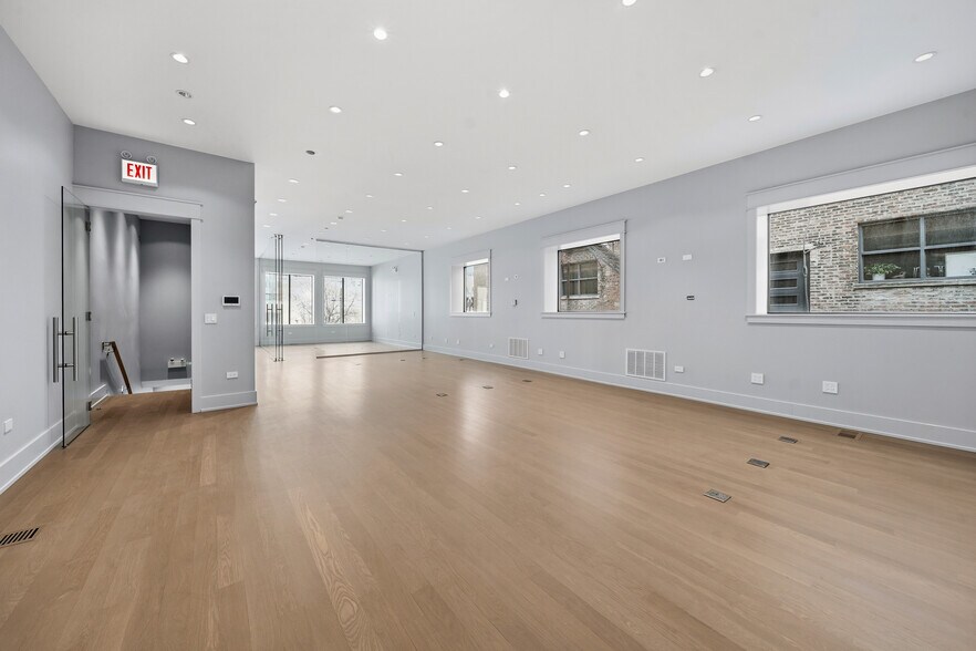 More Photos Of 619 W Randolph St, Chicago Restaurant For Sale