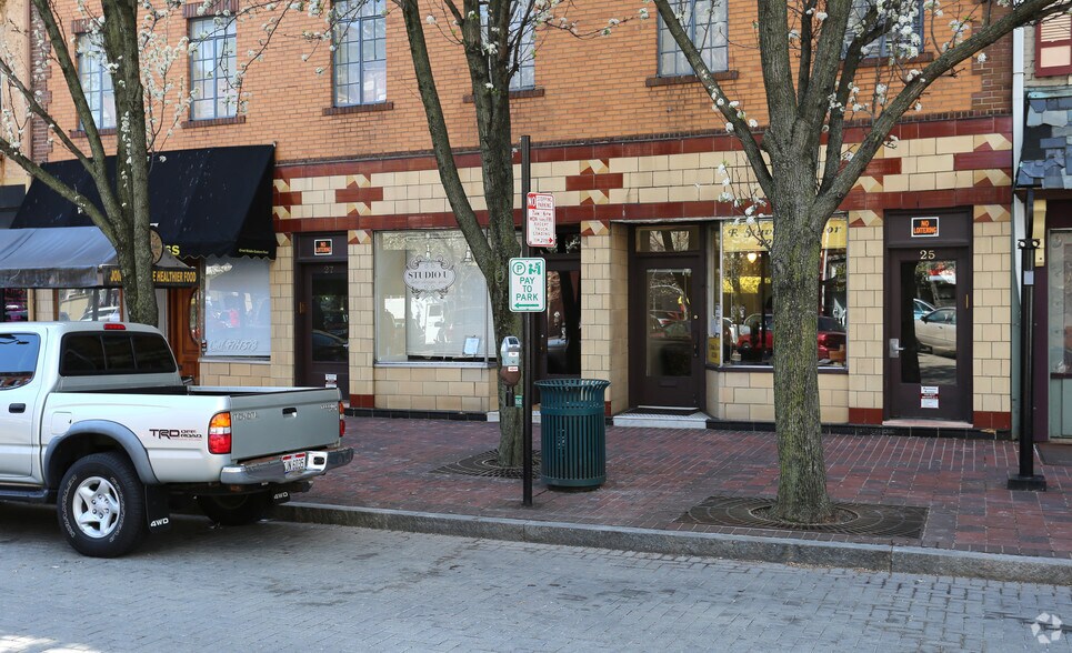More Photos Of 25-29 E Court St, Cincinnati Storefront Retail Residential For Lease