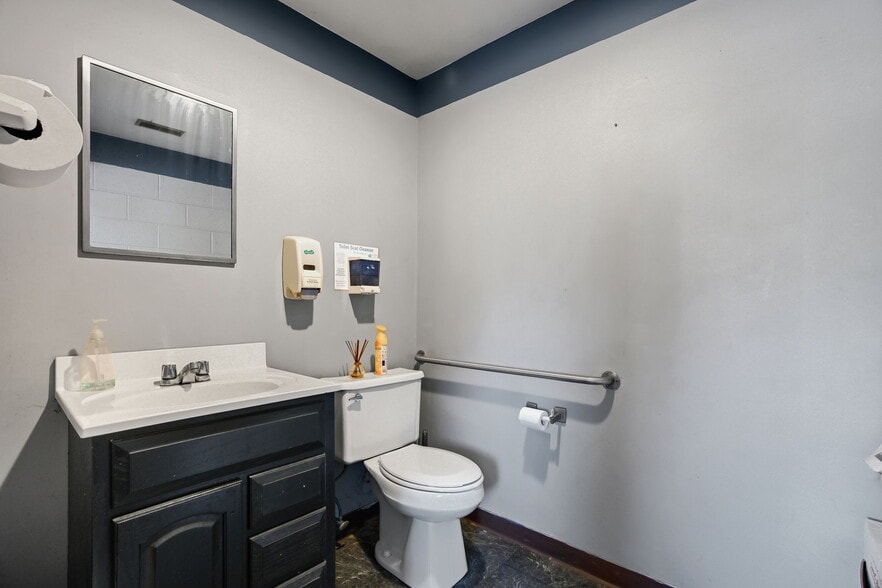 More Photos Of 14150 Sunswept Pk Court, Florissant General Retail For Sale