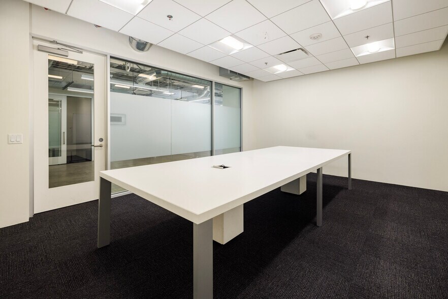 More Photos Of 25 E Mason St, Santa Barbara Research And Development For Lease