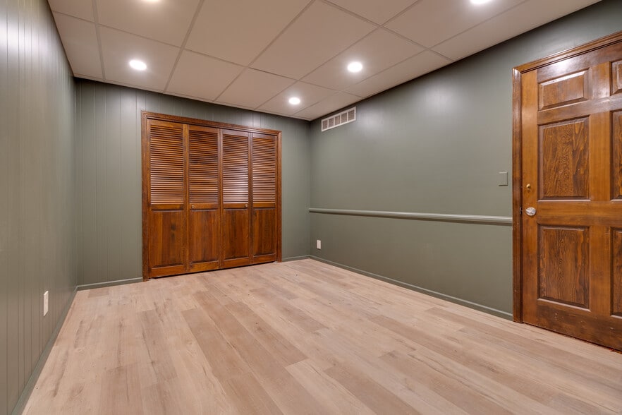 More Photos Of 601 Missouri St, Lawrence Office For Lease
