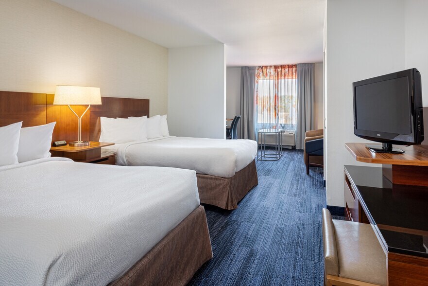 More Photos Of 809 Venture Dr, Smithfield Hotel For Sale