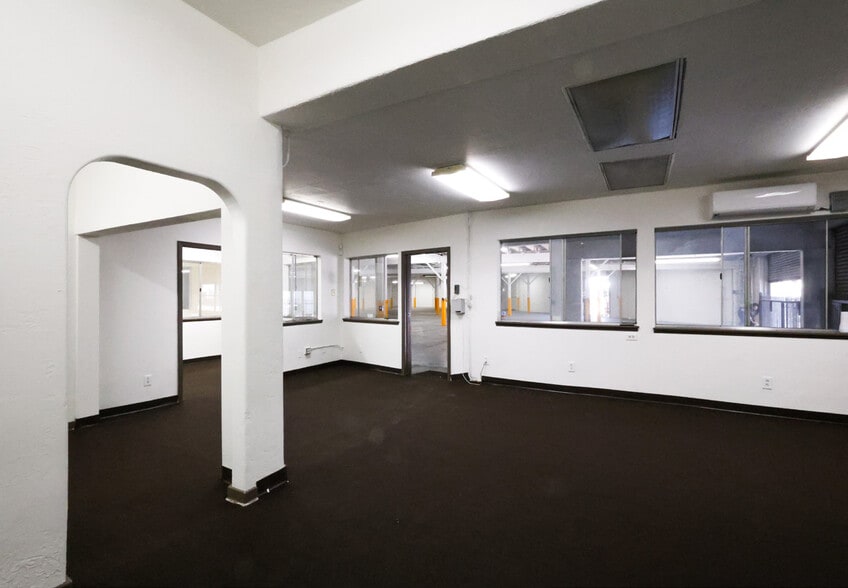 More Photos Of 1760 E 15th St, Los Angeles Warehouse For Sale