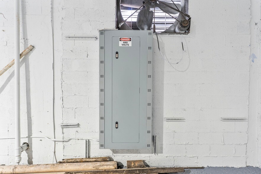 More Photos Of 2240 SW 34th St, Fort Lauderdale Warehouse For Sale