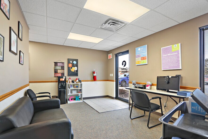 More Photos Of 1131 Prairie Dr, Racine Office For Lease