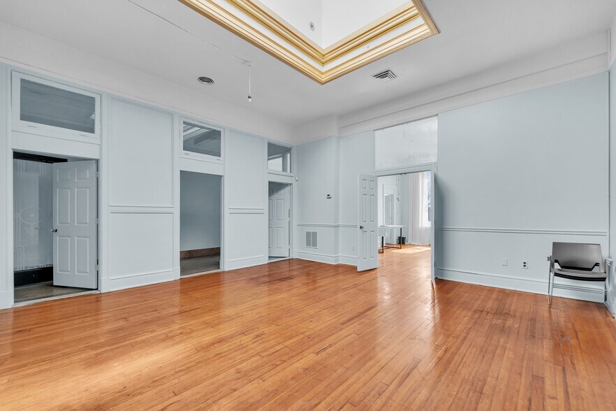 More Photos Of 518 N Charles St, Baltimore Storefront Retail Office For Sale