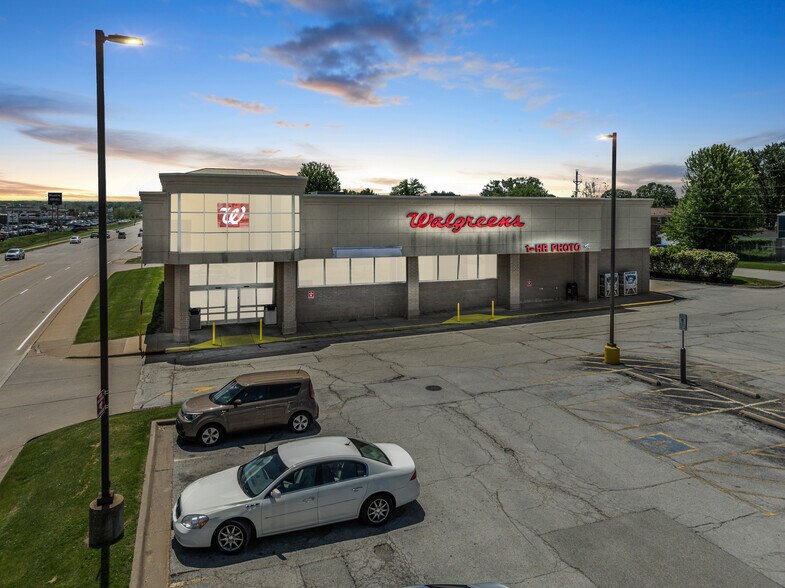 Primary Photo Of 3601 16th St, Moline Drugstore For Sale