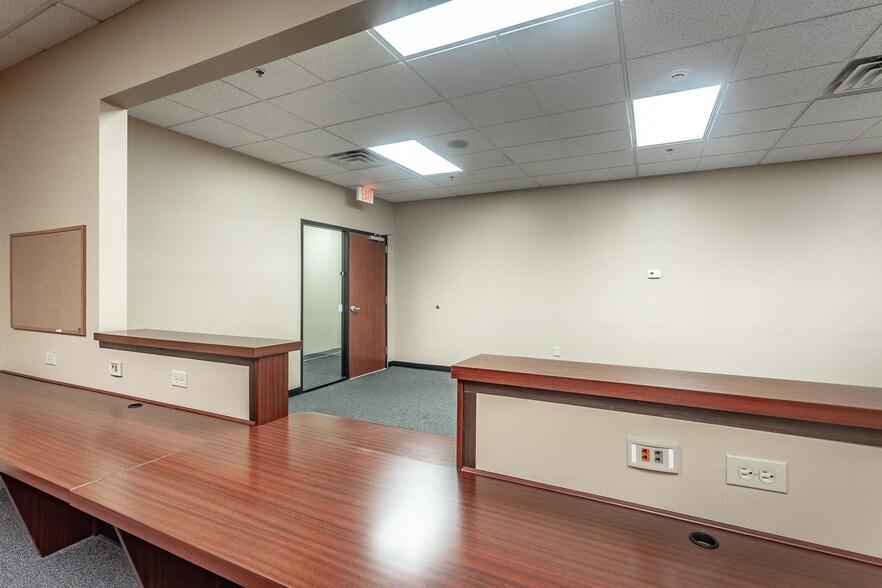 More Photos Of 2253 Chambliss Ave, Cleveland Medical For Lease