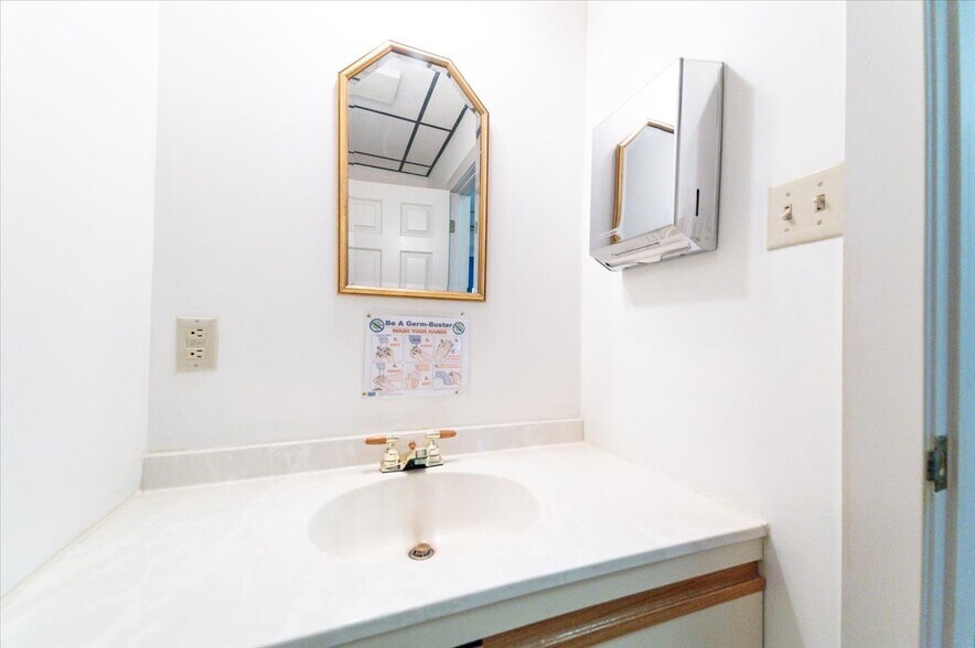 More Photos Of 28-30 W Washington St, Hagerstown Office For Sale