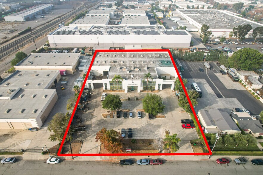 More Photos Of 207-211 Erie St, Pomona Warehouse For Lease