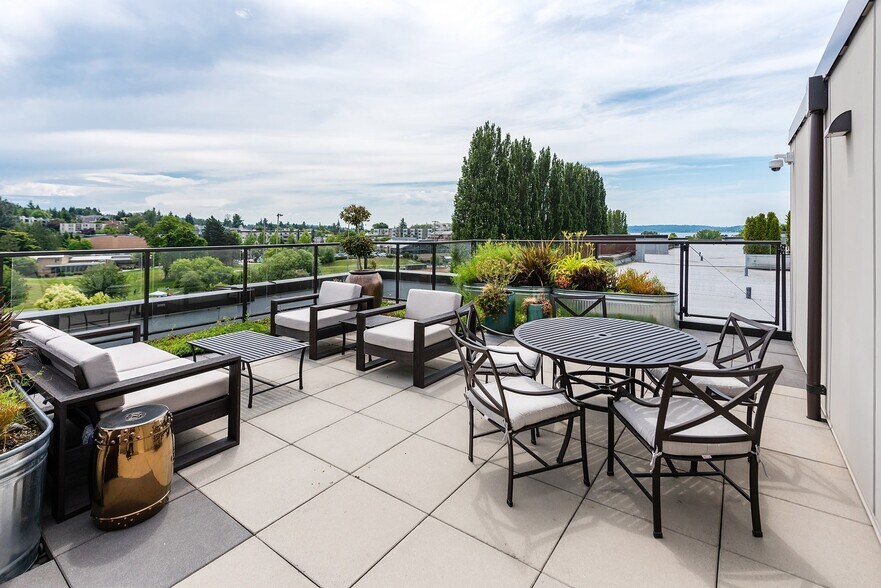 More Photos Of 324 Central Way, Kirkland Apartments For Lease