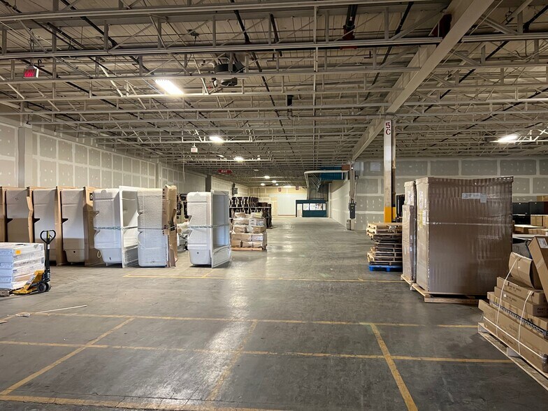 More Photos Of 653 St George Blvd, Moncton Warehouse For Lease
