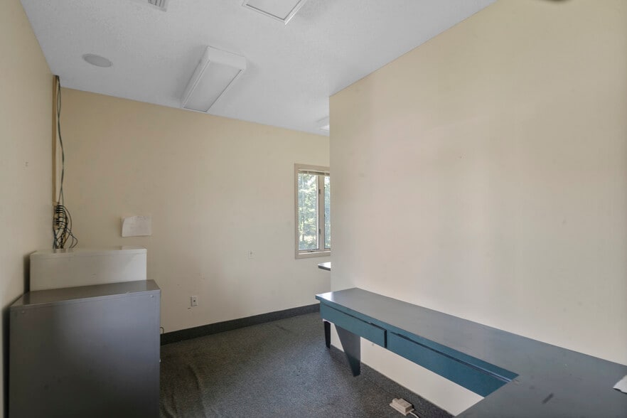 More Photos Of 2180 Northwest Blvd, Newton Medical For Sale