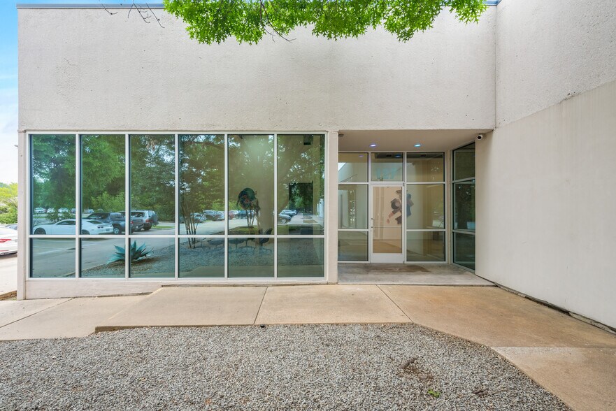 More Photos Of 1380 River Bend Dr, Dallas Office For Sale