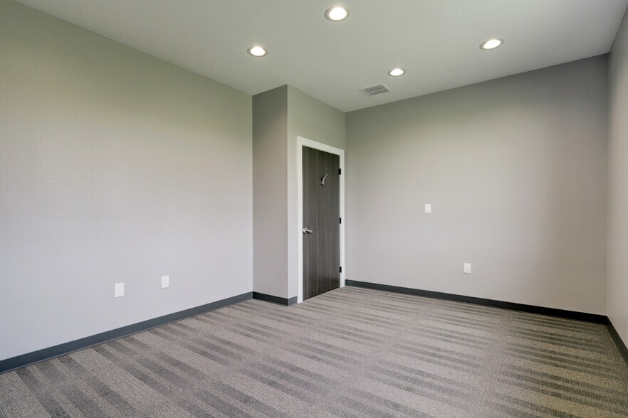 More Photos Of 800 Bonaventure Way, Sugar Land Medical For Sale