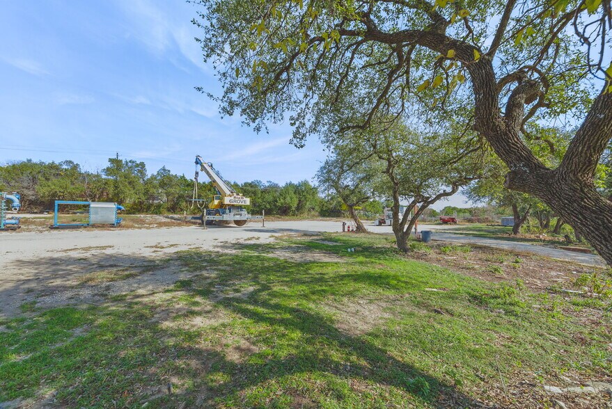 More Photos Of 7909 Rosson Dr., Austin Land For Lease