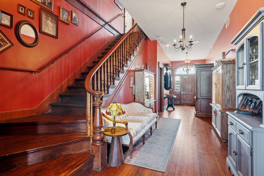 More Photos Of 6811 Hickory St, Tinley Park Bar For Sale