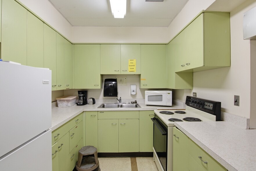 More Photos Of 1115 Greenbrier St, Saint Paul Religious Facility For Sale