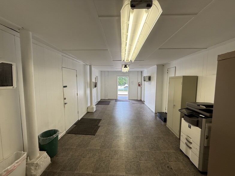 More Photos Of 108 Pennsylvania Ave, Greer Light Distribution For Lease