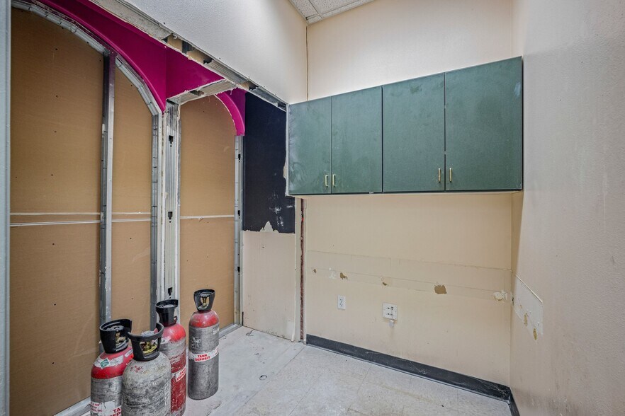 More Photos Of 1145 S Washington Blvd, Ogden General Retail For Sale