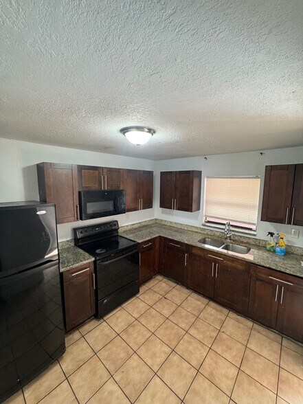 More Photos Of 1741 SW 40th Ter, Fort Lauderdale Apartments For Sale