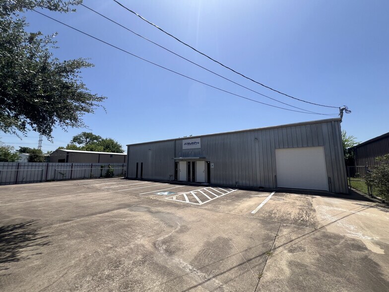 More Photos Of 3910 Osage St, Houston Service For Lease