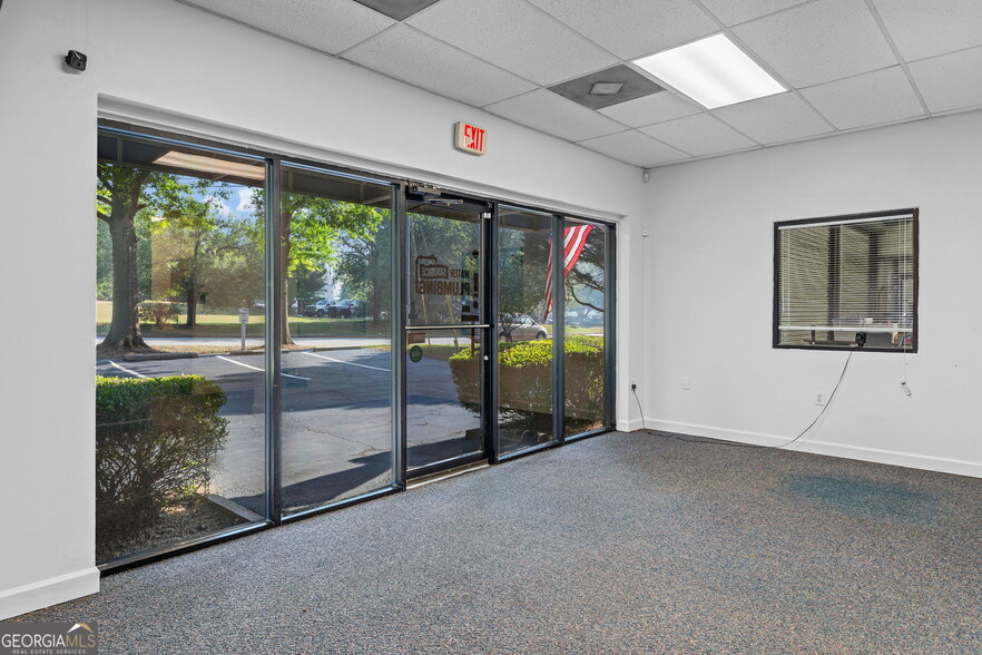 More Photos Of 12 Tower Pl, Newnan Service For Lease