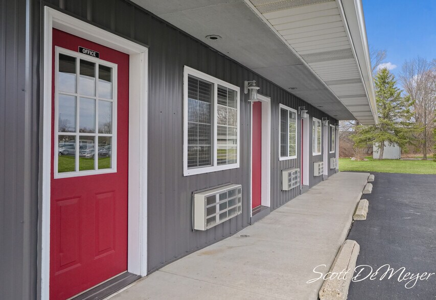 More Photos Of 109 S Greenville West Dr, Greenville Light Manufacturing For Sale