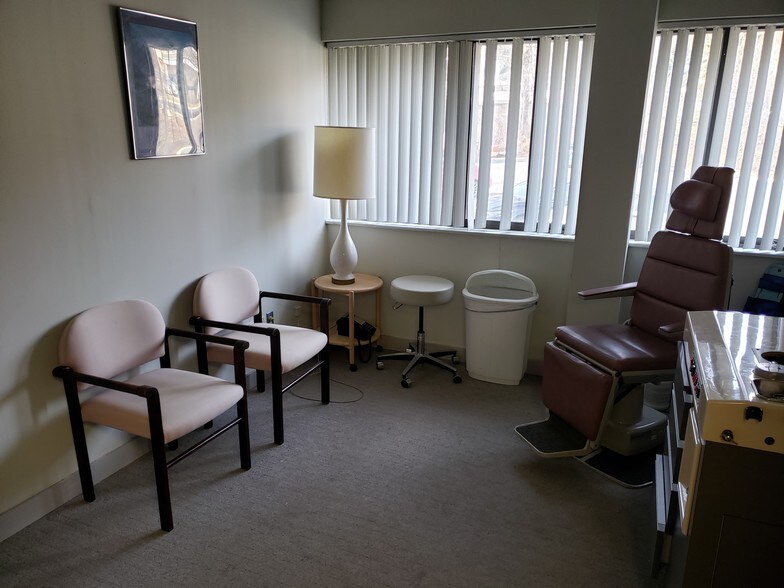 More Photos Of 65 Mountain Blvd, Warren Medical For Sale