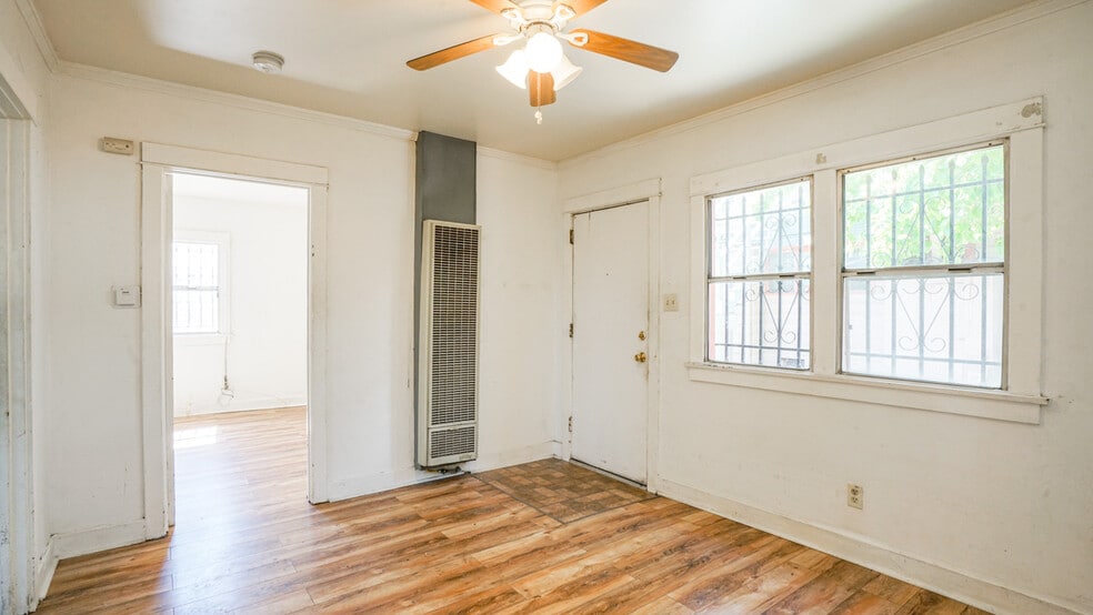 More Photos Of 1111 W 47th St, Los Angeles Apartments For Sale