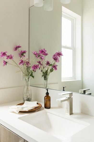 More Photos Of 14827 W Victory Blvd, Van Nuys Apartments For Sale