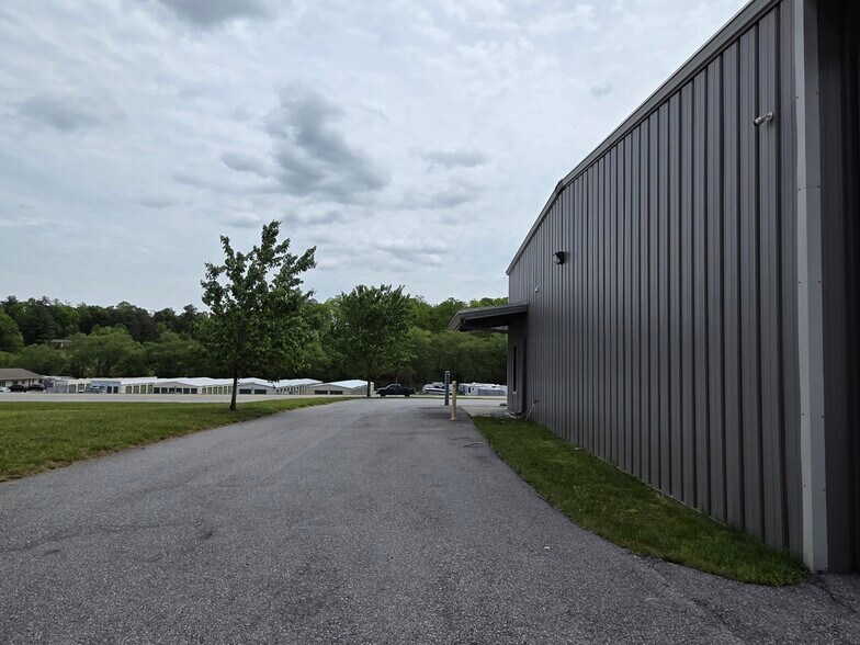 More Photos Of 5182 Boylston Hwy, Mills River General Retail For Lease