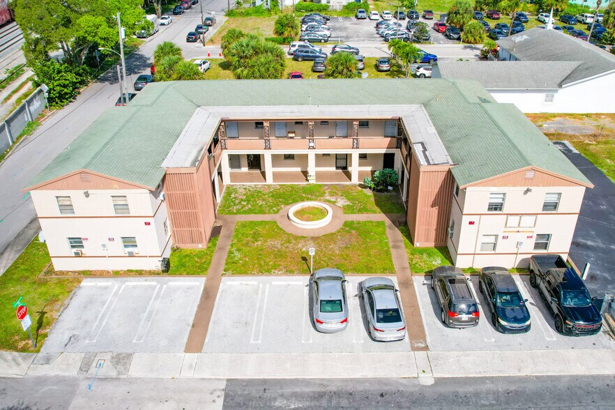 More Photos Of 535-537 18th St, West Palm Beach, West Palm Beach Apartments For Sale