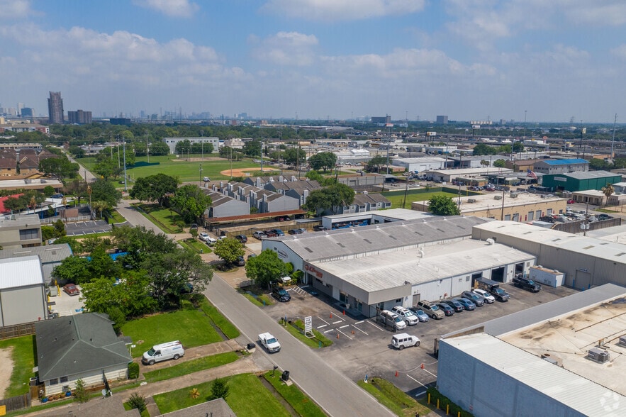 More Photos Of 5829 Beverly Hill St, Houston Warehouse For Lease