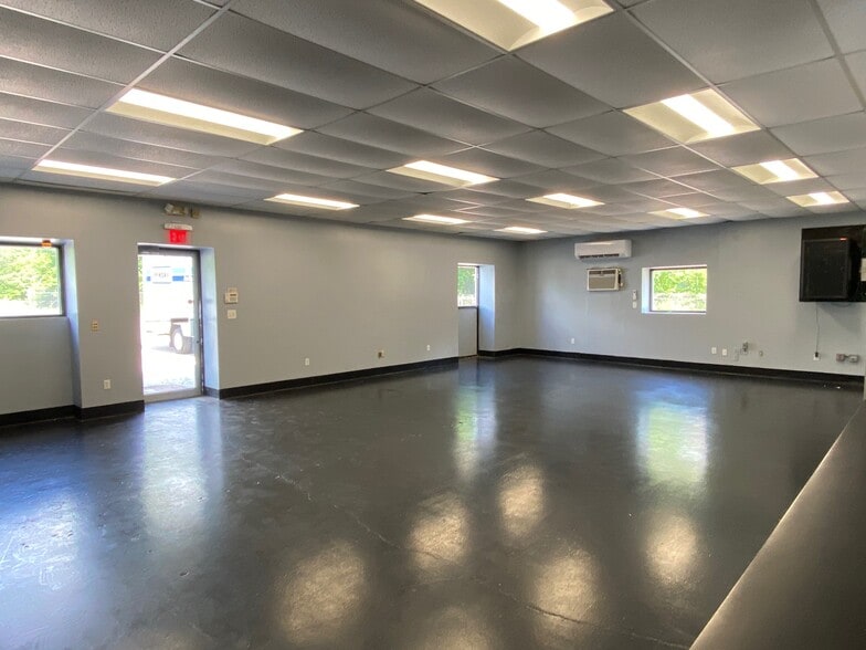 More Photos Of 407 S Eason Blvd, Tupelo Warehouse For Sale