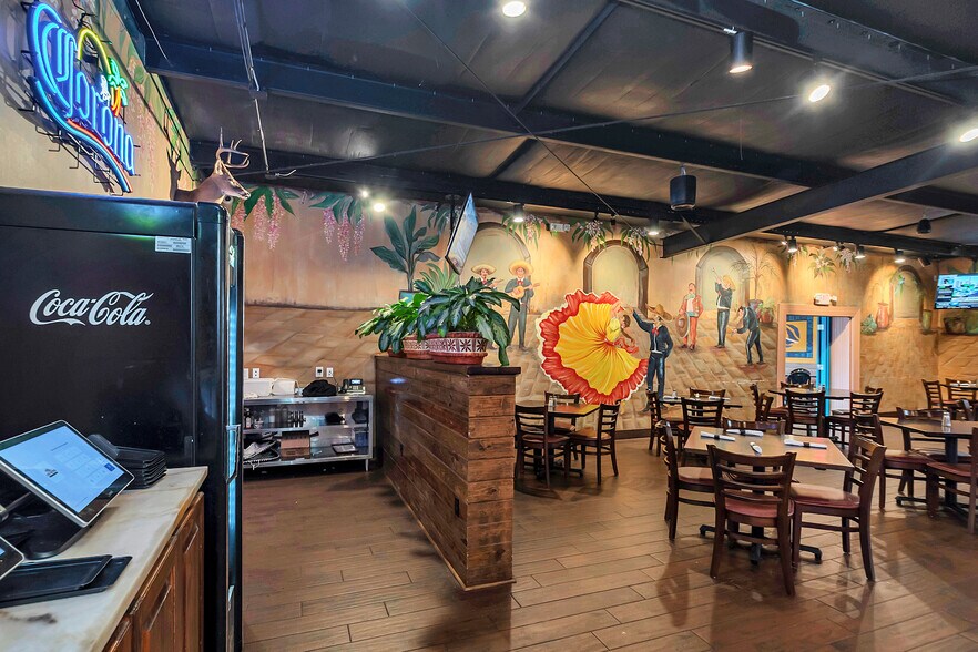 More Photos Of 1072 W Lee Dr, Baton Rouge General Retail For Lease