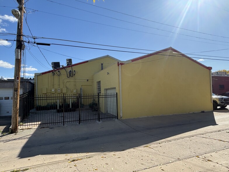 More Photos Of 1417 Havana St, Aurora Freestanding For Sale